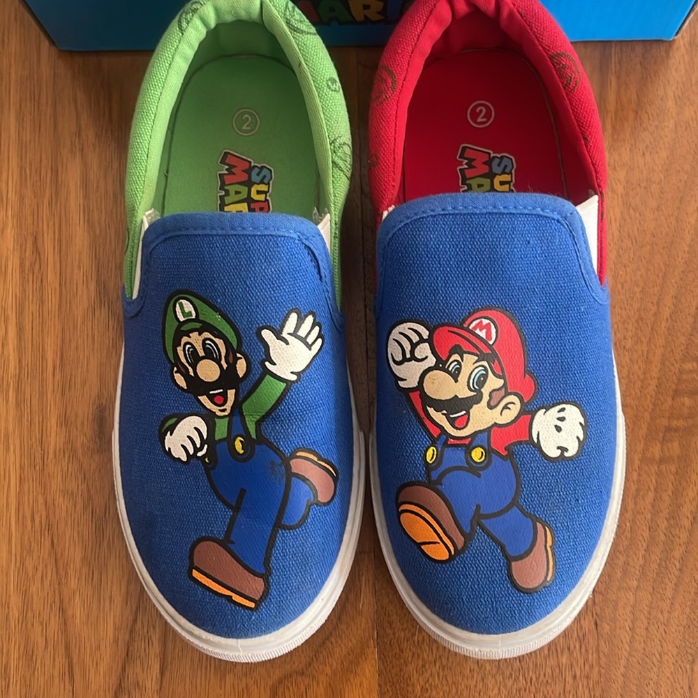 Super Mario Kids Slip-On Sneakers- Size 2 - Picture 2 of 4